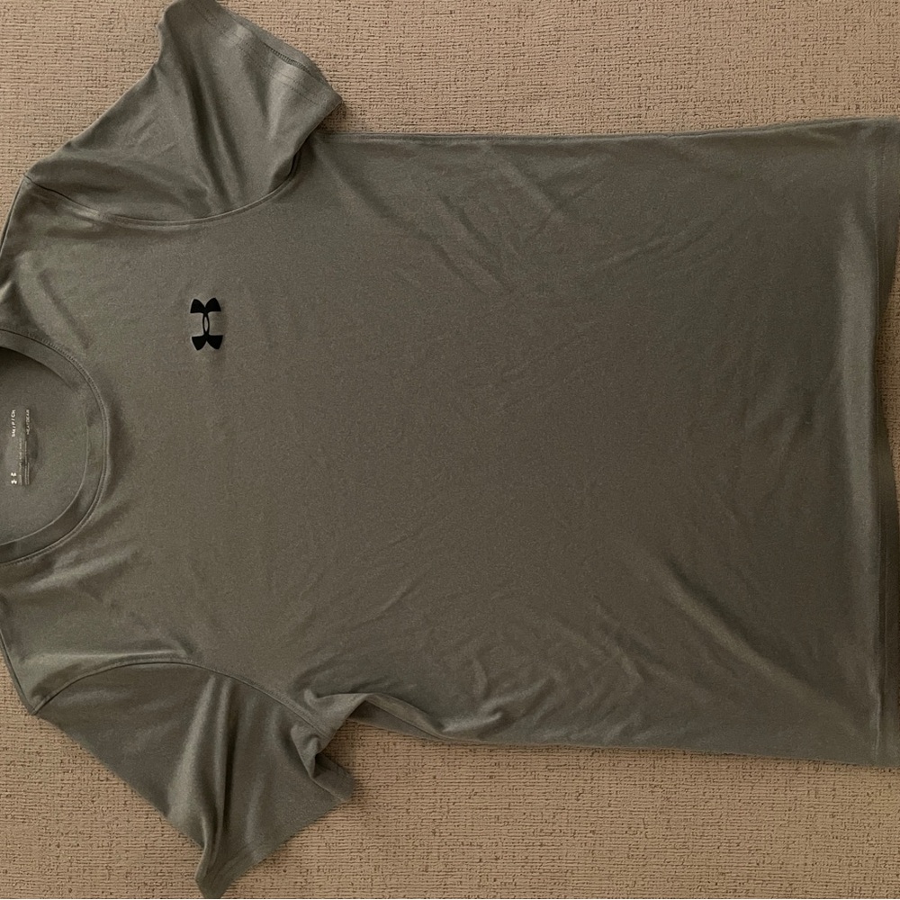 SOLD Under Armour Gray Short Sleeve HeatGear Shirt